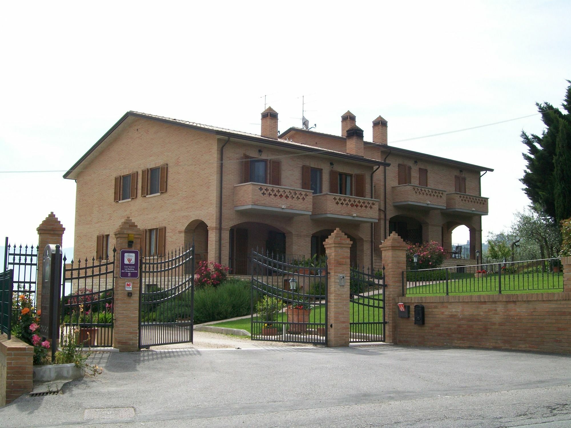 La Collina Del Sagrantino Casa de Campo *